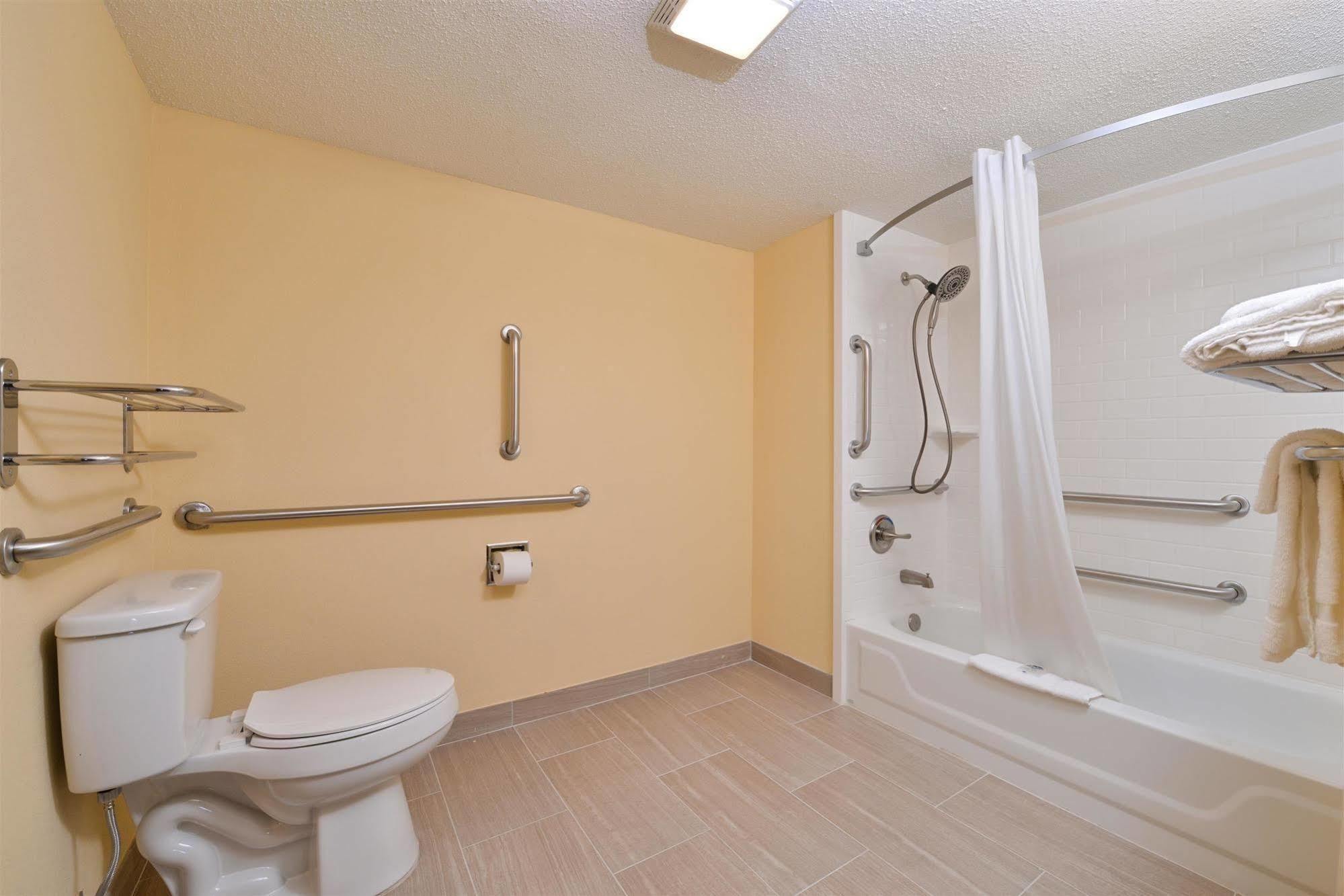 Americas Best Value Inn Tupelo Barnes Crossing Exterior foto