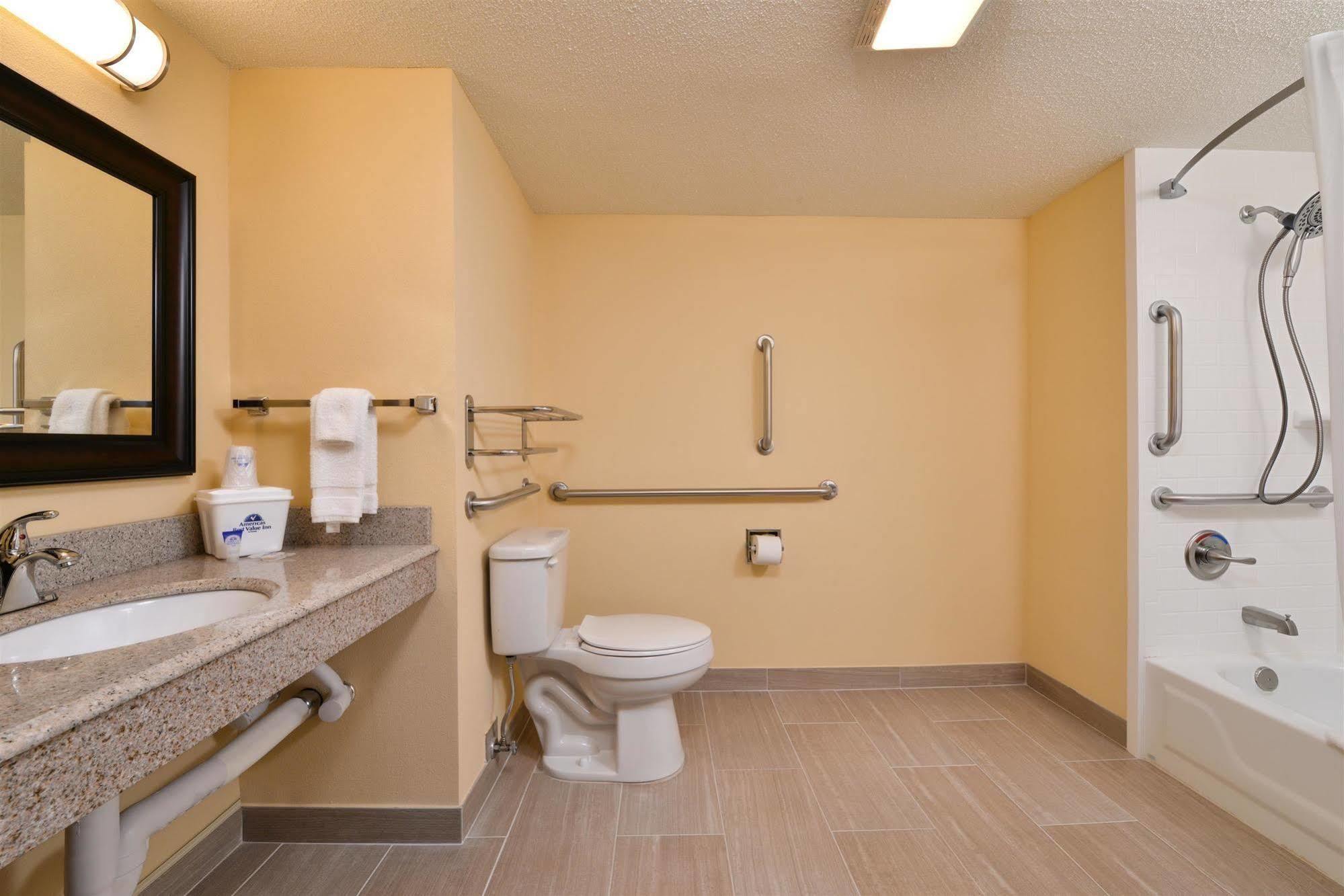 Americas Best Value Inn Tupelo Barnes Crossing Exterior foto
