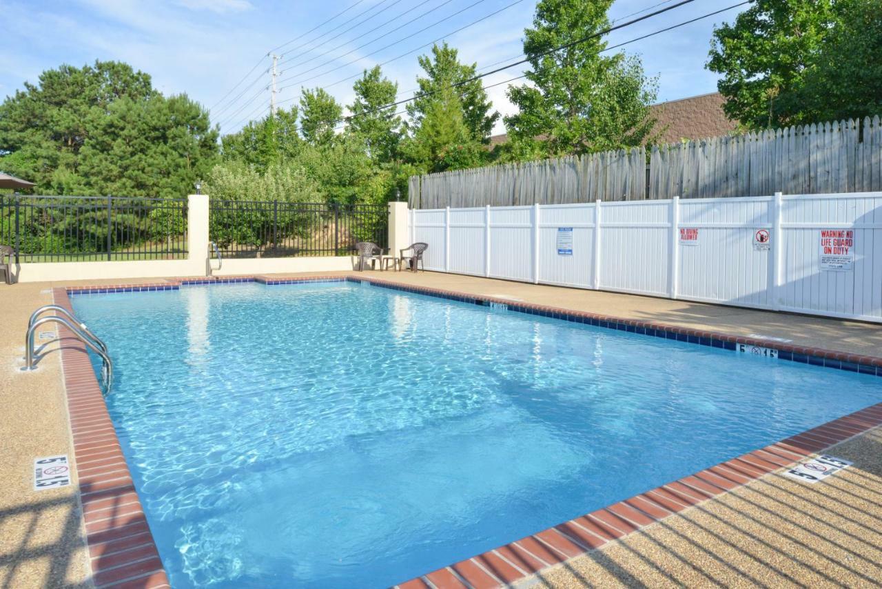 Americas Best Value Inn Tupelo Barnes Crossing Exterior foto